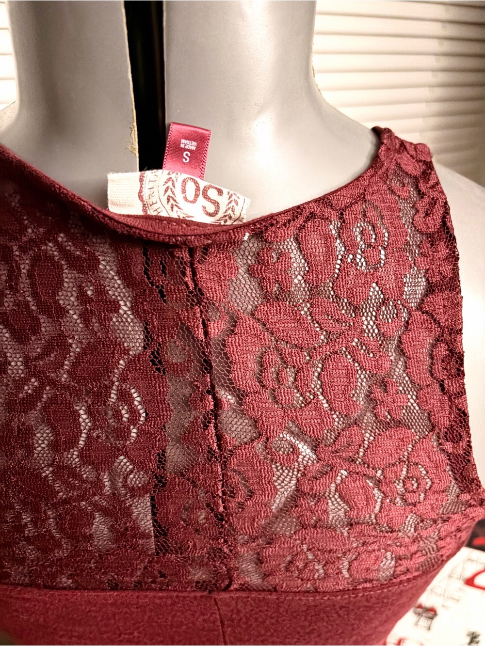 Y2K SO Women's Lace-Trim Burgundy Tank Top - Picture 4 of 4